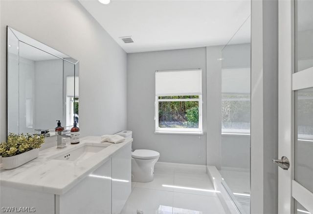 1520 Oakes BLVD, Naples, FL 34119