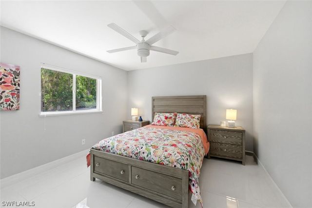 1520 Oakes BLVD, Naples, FL 34119