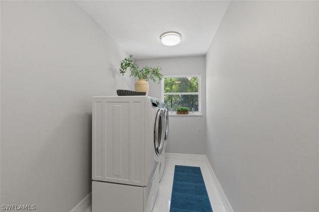 1520 Oakes BLVD, Naples, FL 34119