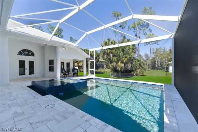 1520 Oakes BLVD, Naples, FL 34119