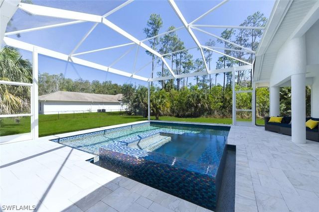 1520 Oakes BLVD, Naples, FL 34119