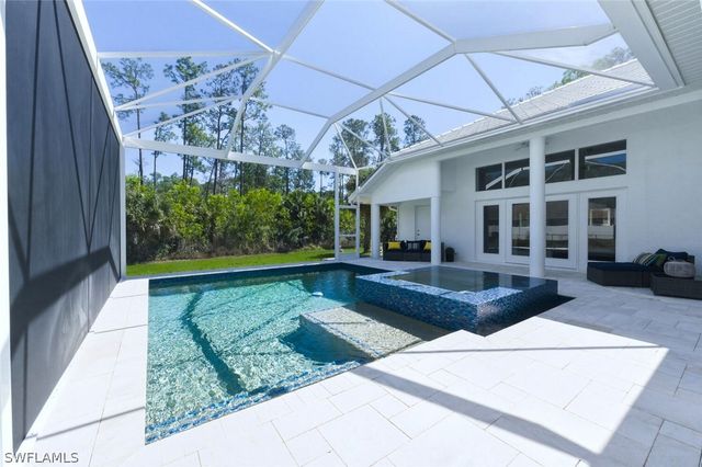 1520 Oakes BLVD, Naples, FL 34119