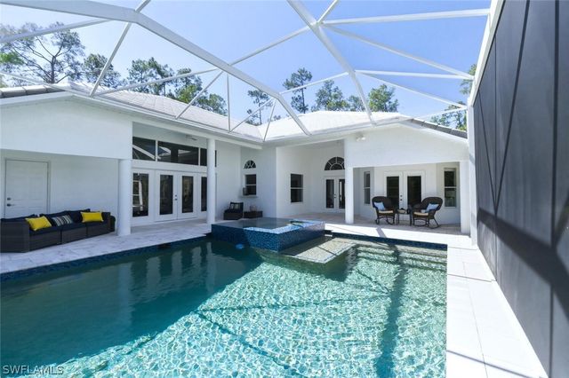 1520 Oakes BLVD, Naples, FL 34119