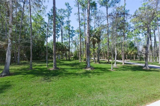 1520 Oakes BLVD, Naples, FL 34119