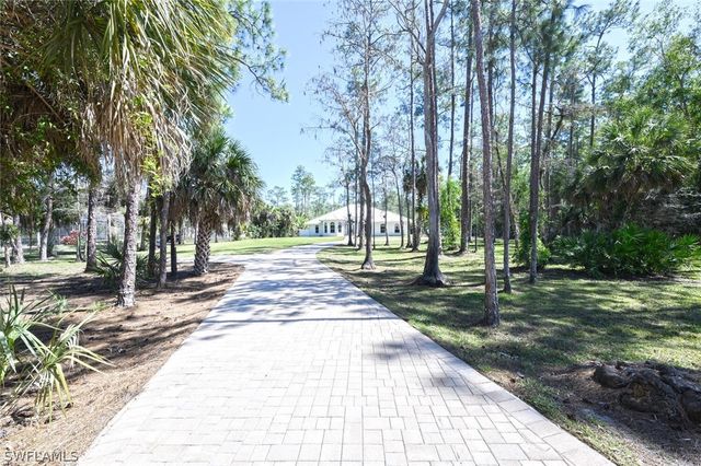 1520 Oakes BLVD, Naples, FL 34119