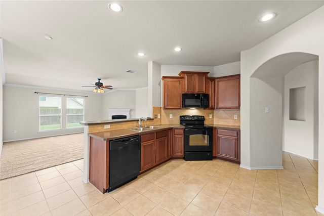 2023 Sterling Gate Drive, Heartland, TX 75126