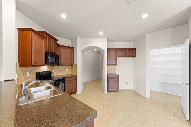 2023 Sterling Gate Drive, Heartland, TX 75126
