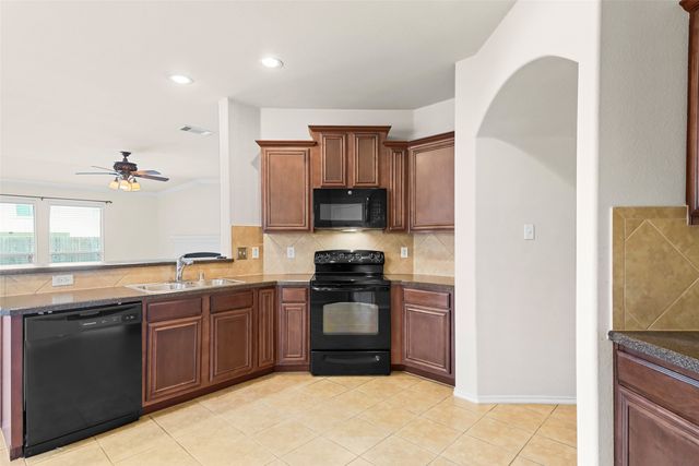 2023 Sterling Gate Drive, Heartland, TX 75126