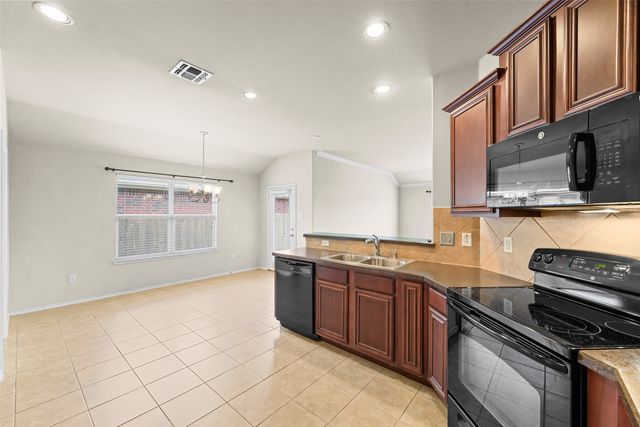 2023 Sterling Gate Drive, Heartland, TX 75126