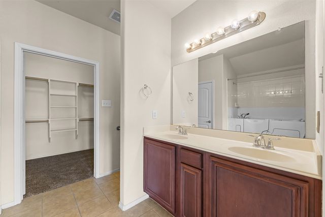 2023 Sterling Gate Drive, Heartland, TX 75126
