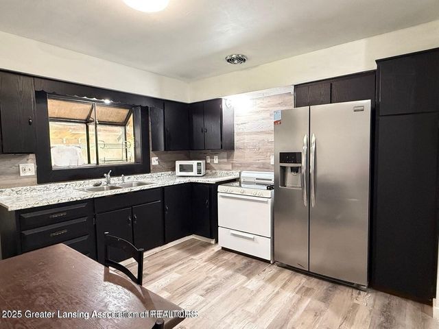 1624 N High Street, Lansing, MI 48906