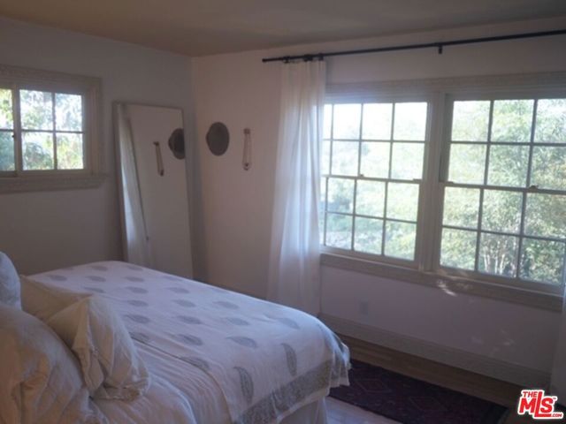 11720 Laurelcrest Drive, Studio City, CA 91604