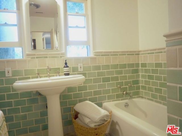 11720 Laurelcrest Drive, Studio City, CA 91604