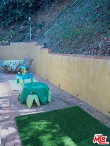 11720 Laurelcrest Drive, Studio City, CA 91604