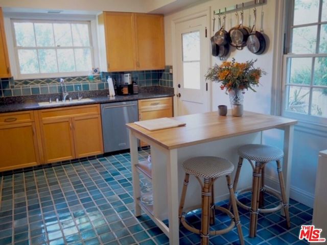 11720 Laurelcrest Drive, Studio City, CA 91604