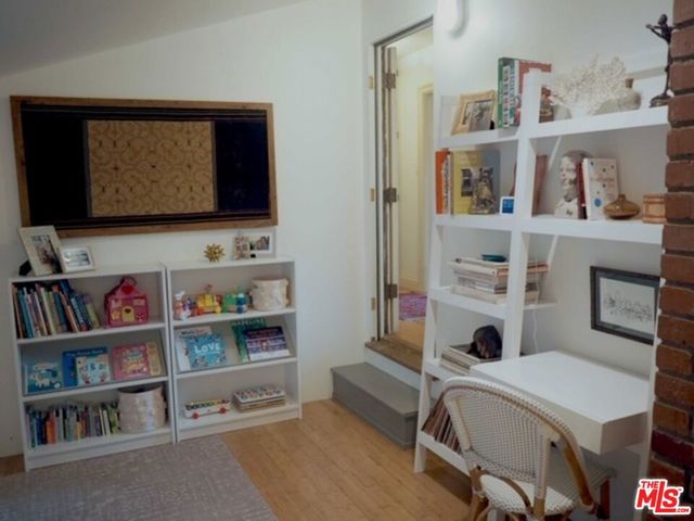 11720 Laurelcrest Drive, Studio City, CA 91604