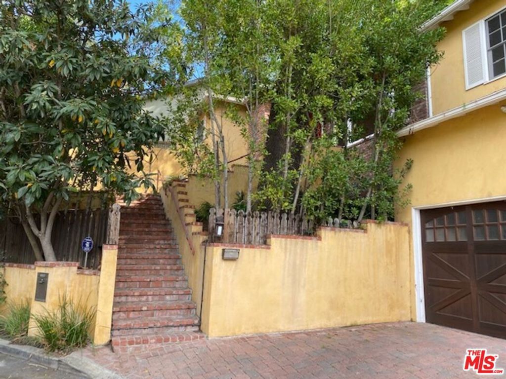 11720 Laurelcrest Drive, Studio City, CA 91604