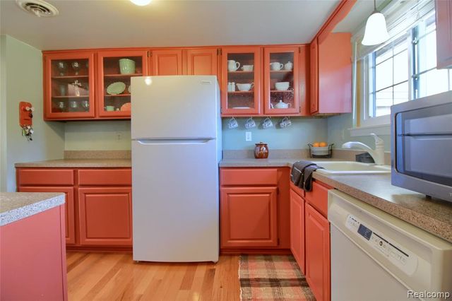 9780 Cambridge Cambridge Ct. 3, South Lyon, MI 48178