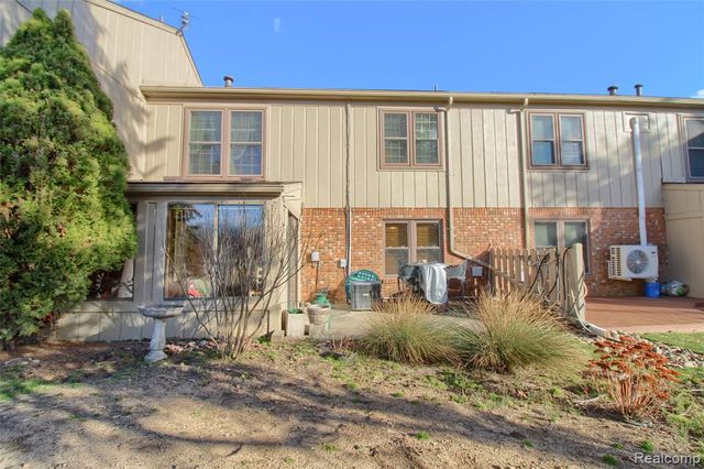 9780 Cambridge Cambridge Ct. 3, South Lyon, MI 48178