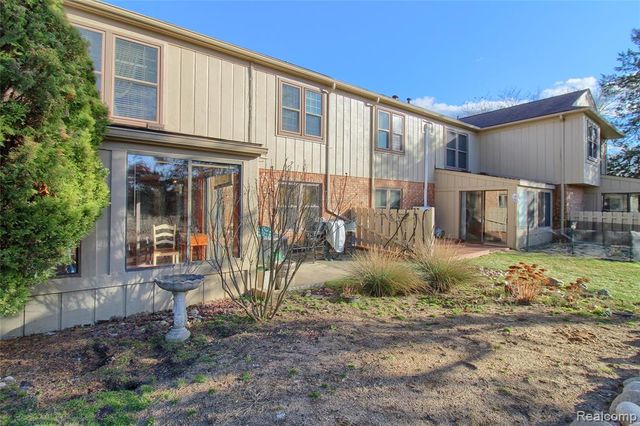 9780 Cambridge Cambridge Ct. 3, South Lyon, MI 48178