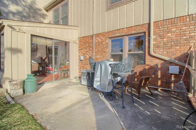 9780 Cambridge Cambridge Ct. 3, South Lyon, MI 48178