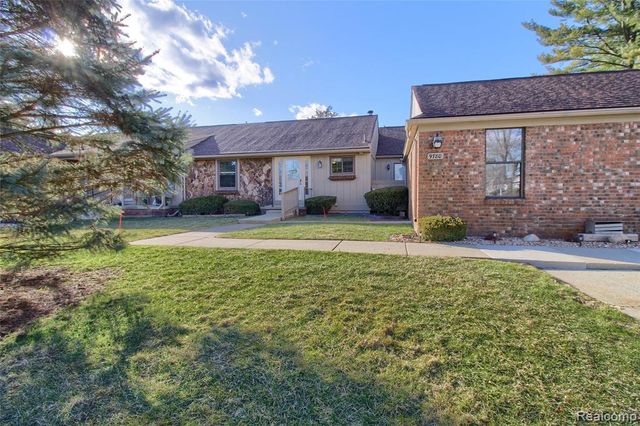 9780 Cambridge Cambridge Ct. 3, South Lyon, MI 48178