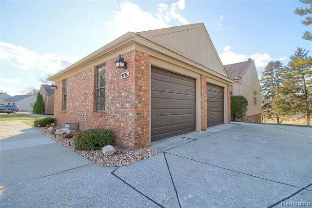 9780 Cambridge Cambridge Ct. 3, South Lyon, MI 48178