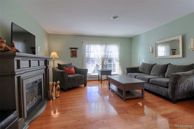 9780 Cambridge Cambridge Ct. 3, South Lyon, MI 48178