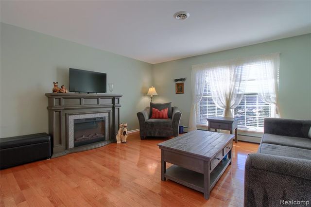 9780 Cambridge Cambridge Ct. 3, South Lyon, MI 48178