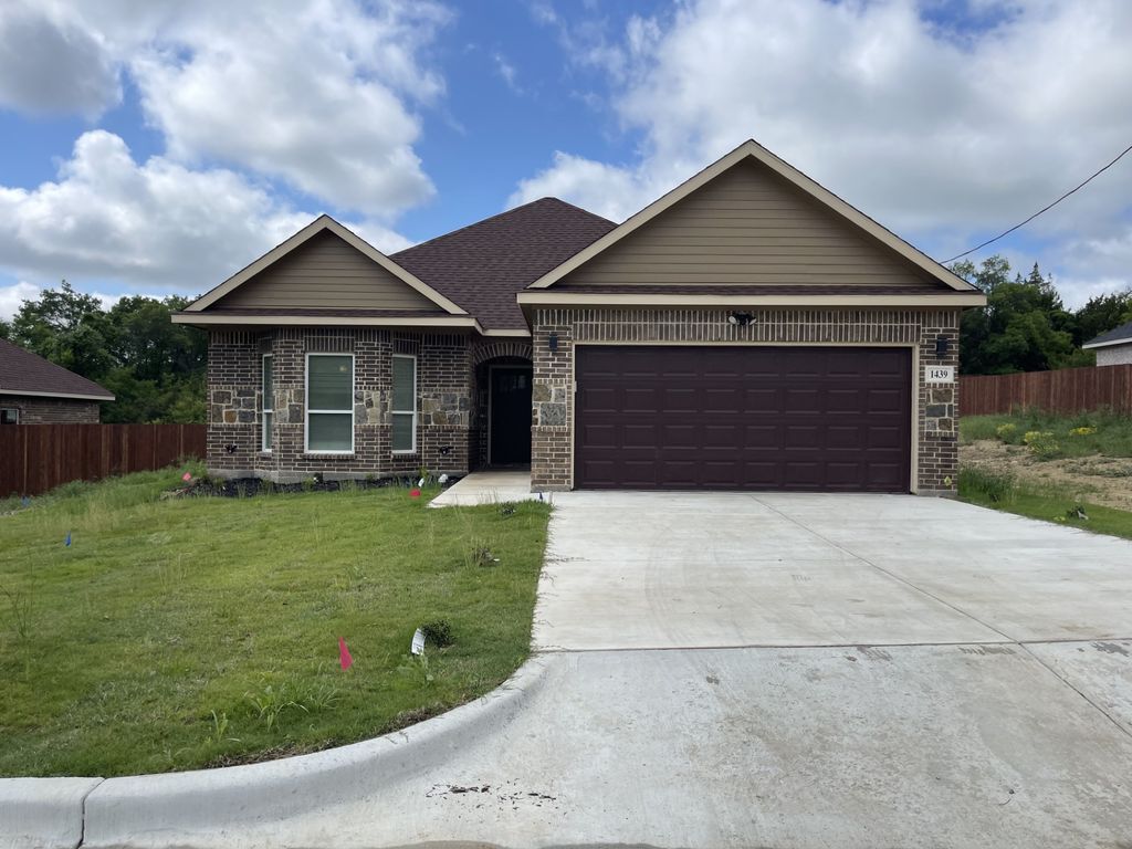 1439 Vine Street, Weatherford, TX 76086