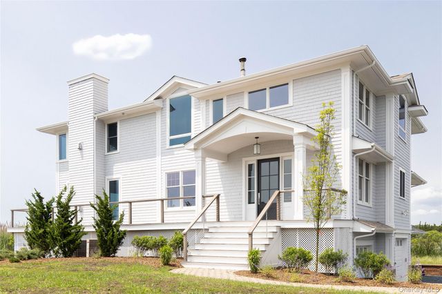 7 Convent Lane, Center Moriches, NY 11934