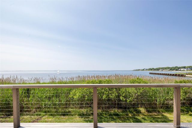 7 Convent Lane, Center Moriches, NY 11934