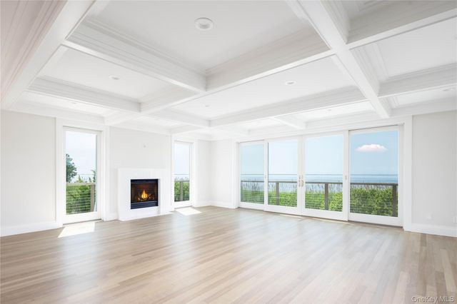 7 Convent Lane, Center Moriches, NY 11934