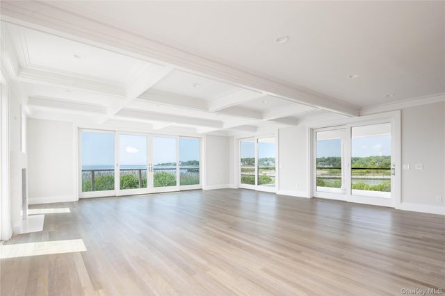 7 Convent Lane, Center Moriches, NY 11934