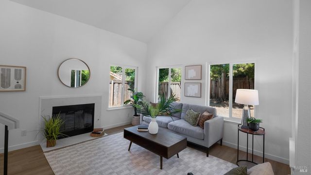 873 Knights Cir, Vallejo, CA 94591