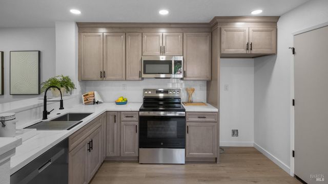 873 Knights Cir, Vallejo, CA 94591