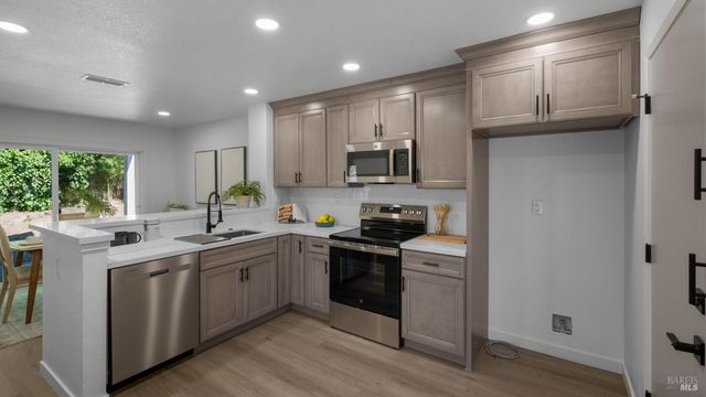 873 Knights Cir, Vallejo, CA 94591