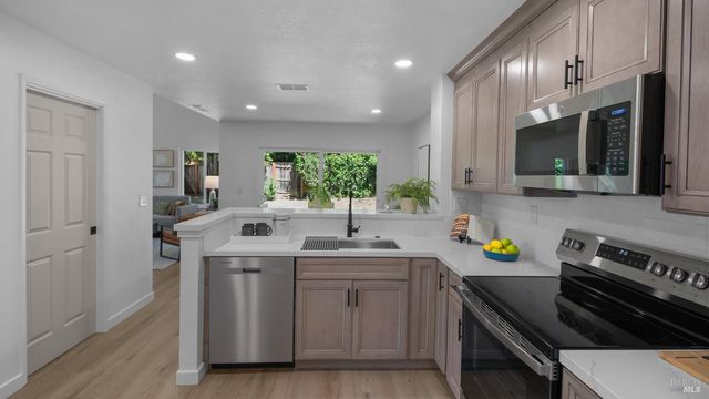 873 Knights Cir, Vallejo, CA 94591