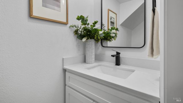 873 Knights Cir, Vallejo, CA 94591