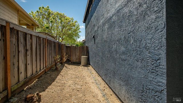 873 Knights Cir, Vallejo, CA 94591