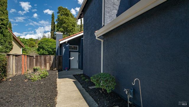 873 Knights Cir, Vallejo, CA 94591