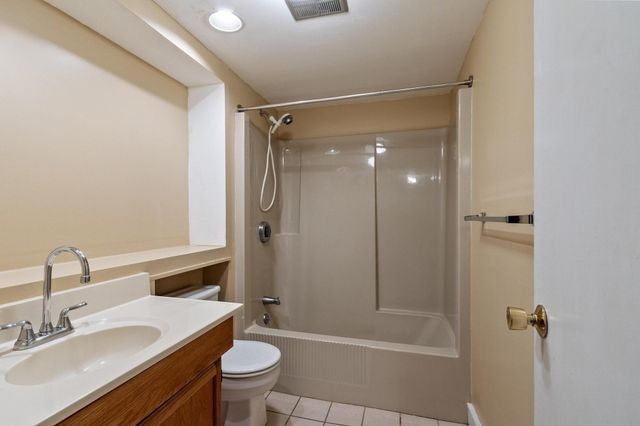 255 North Rd 76, Chelmsford, MA 01824