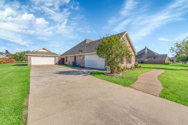 1068 Oak Creek Circle, Royse City, TX 75189
