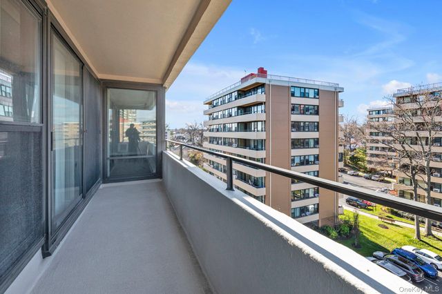 168-01 12 Ave 7B, Beechhurst, NY 11357