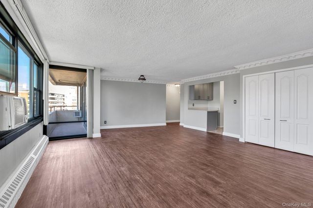 168-01 12 Ave 7B, Beechhurst, NY 11357