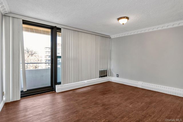168-01 12 Ave 7B, Beechhurst, NY 11357