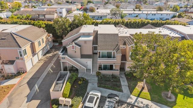 10450 E Briar Oaks B, Stanton, CA 90680