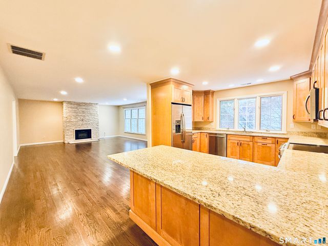 73 Bank Street, New Canaan, CT 06840