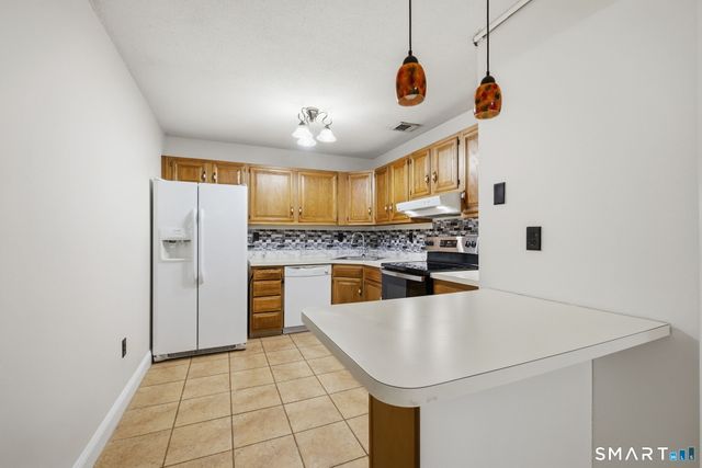 1106 Twin Circle Drive 1106, South Windsor, CT 06074