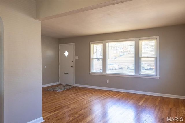 8570 North Avenue, St John, MO 63114